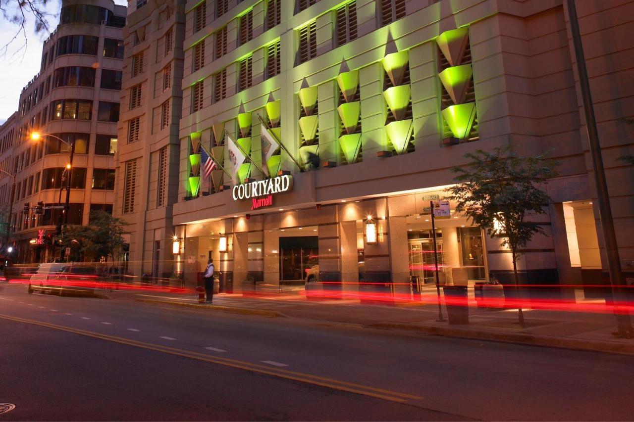 Courtyard By Marriott Chicago Downtown/River North Exterior photo