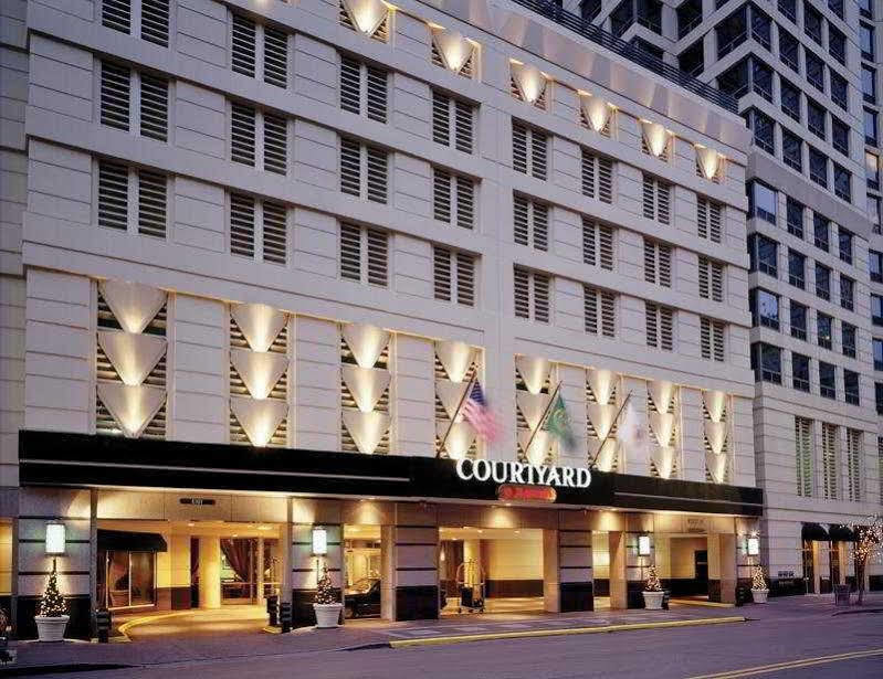 Courtyard By Marriott Chicago Downtown/River North Exterior photo