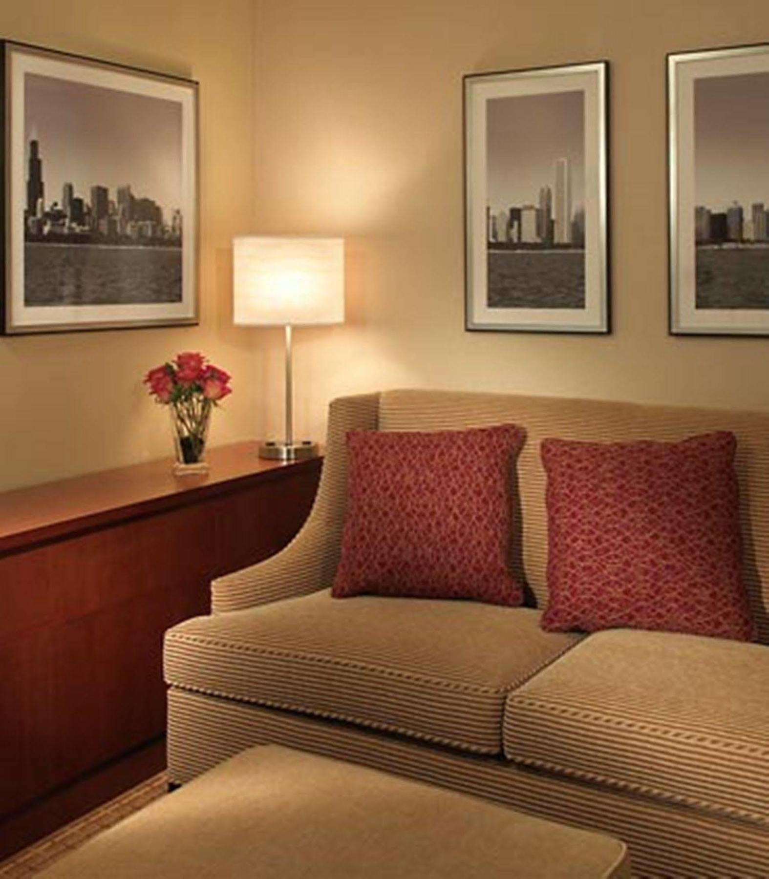Courtyard By Marriott Chicago Downtown/River North Room photo